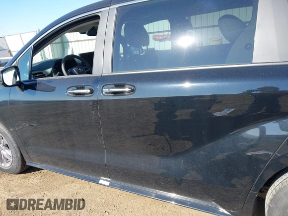 2025 Toyota Sienna XLE with VIN 5TDYRKEC3SS242899, listed as a IAAI auction lot 42054872 with 1,830 mi miles. Bid and sale history available at carsss.com. Image 14.