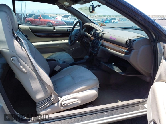 2004 Chrysler Sebring Limited z VIN 1C3EL65R94N150421, wystawiony jako IAAI lot #42614705 z przebiegiem 75 610 mil mil oraz . Historia ofert i sprzedaży dostępna na DreamBid. Obrazek 5.