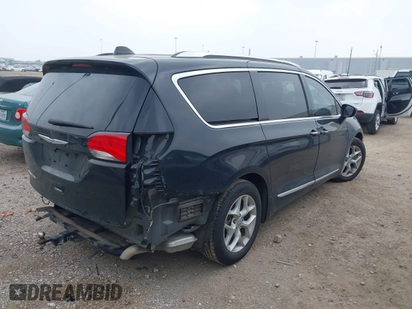 2018 Chrysler Pacifica Touring L Plus z VIN 2C4RC1EG7JR158093, wystawiony jako IAAI lot #41790088 z przebiegiem 116 772 mil mil oraz . Historia ofert i sprzedaży dostępna na DreamBid. Obrazek 4.