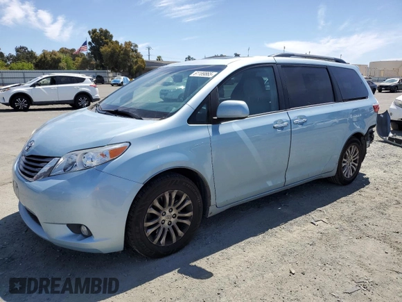2016 Toyota Sienna XLE с VIN 5TDYK3DC5GS740962, выставлен на аукционе Copart как лот 61189865 с пробегом 75 722 миль миль и Списание • Salvage title. История ставок и продаж доступна на DreamBid. Изображение 1.