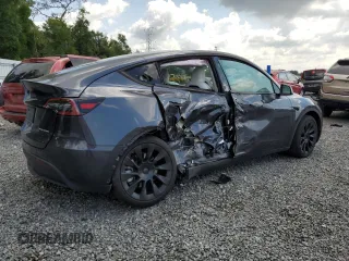 2024 Tesla Model Y Long Range with VIN 7SAYGDEE4RA285620, listed as a Copart auction lot 57883015 with 18,841 mi miles and Salvage title. Bid and sale history available at DreamBid. Image 3.