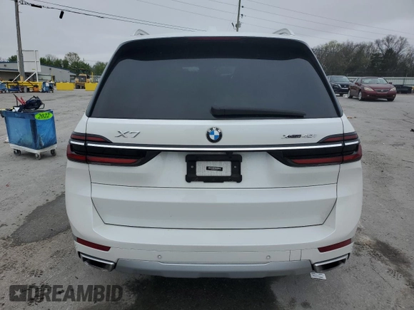2024 BMW X7 xDrive40i z VIN 5UX23EM06R9S67707, wystawiony jako Copart lot #50916935 z przebiegiem 27 958 mil mil oraz Szkoda całkowita • Salvage title. Historia ofert i sprzedaży dostępna na DreamBid. Obrazek 6.