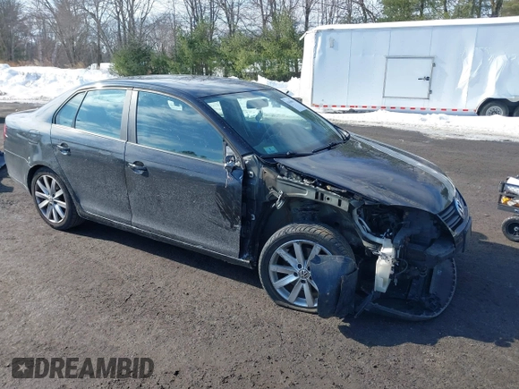 2010 Volkswagen Jetta Wolfsburg Edition с VIN 3VWRA7AJ0AM045102, выставлен на аукционе IAAI как лот 41638011 с пробегом 149 622 миль миль и . История ставок и продаж доступна на DreamBid. Изображение 1.