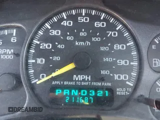 2001 Chevrolet Tahoe LT with VIN 1GNEC13T31R122882, listed as a IAAI auction lot 41999271 with 211,687 mi miles. Bid and sale history available at carsss.com. Image 16.