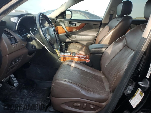 2015 Infiniti QX70 z VIN JN8CS1MUXFM381307, wystawiony jako Copart lot #47267545 z przebiegiem 171 240 mil mil oraz Szkoda całkowita • Salvage title. Historia ofert i sprzedaży dostępna na DreamBid. Obrazek 7.