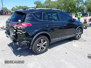 2018 Toyota RAV4 XLE z VIN 2T3RFREV4JW753672, wystawiony jako IAAI lot #42239541 z przebiegiem 83 404 mil mil oraz . Historia ofert i sprzedaży dostępna na DreamBid. Obrazek 4.