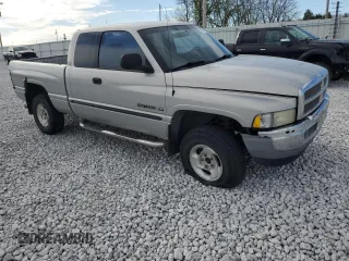 2001 Dodge 1500 z VIN 3B7HF13Z11G165621, wystawiony jako Copart lot #52585255 z przebiegiem 232 673 mil mil oraz Szkoda całkowita • Salvage title. Historia ofert i sprzedaży dostępna na DreamBid. Obrazek 4.