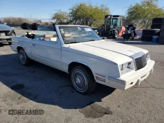 1982 Chrysler LeBaron z VIN 1C3BC55D3CG173312, wystawiony jako Copart lot #80800174 z przebiegiem 48 391 mil mil oraz Tytuł czysty. Historia ofert i sprzedaży dostępna na DreamBid. Obrazek 4.
