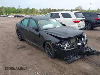 2021 Alfa Romeo Giulia Ti z VIN ZARFANBN5M7643816, wystawiony jako IAAI lot #42231651 z przebiegiem 36 195 mil mil oraz . Historia ofert i sprzedaży dostępna na DreamBid. Obrazek 1.