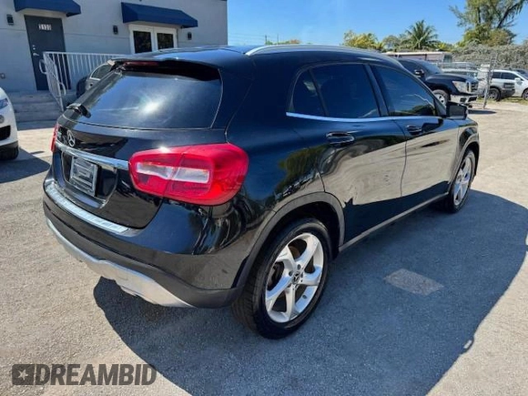 2018 Mercedes-Benz GLA 250 z VIN WDCTG4EB3JJ450631, wystawiony jako Copart lot #55705955 z przebiegiem 92 384 mil mil oraz Nie do naprawy • Non repairable. Historia ofert i sprzedaży dostępna na DreamBid. Obrazek 3.