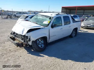2010 Chevrolet Avalanche LT with VIN 3GNVKFE06AG280359, listed as a IAAI auction lot 41308118 with 221,405 mi miles. Bid and sale history available at carsss.com. Image 2.