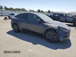 2024 Tesla Model Y z VIN 7SAYGDED7RF050963, wystawiony jako Copart lot #60683895 z przebiegiem 23 100 mil mil oraz Czysty tytuł • Clean title. Historia ofert i sprzedaży dostępna na DreamBid. Obrazek 4.