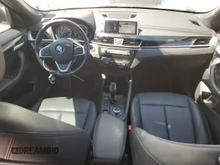 2021 BMW X1 sDrive28i z VIN WBXJG7C04M5T32801, wystawiony jako Copart lot #52046425 z przebiegiem 45 584 mil mil oraz Szkody całkowita. Historia ofert i sprzedaży dostępna na DreamBid. Obrazek 8.