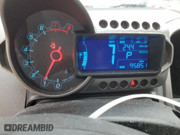 2012 Chevrolet Sonic LT z VIN 1G1JC5SH3C4217821, wystawiony jako Copart lot #51443435 z przebiegiem 95 851 mil mil oraz Nie do naprawy • Non repairable. Historia ofert i sprzedaży dostępna na DreamBid. Obrazek 9.