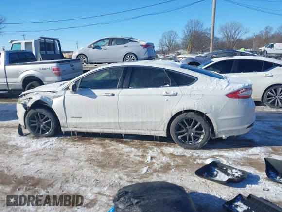 2013 Ford Fusion SE Hybrid with VIN 3FA6P0LU8DR272165, listed as a IAAI auction lot 41333539 with 196,843 mi miles. Bid and sale history available at carsss.com. Image 13.