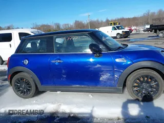 2020 MINI Hardtop Cooper S z VIN WMWXR5C05L2L43423, wystawiony jako IAAI lot #41577721 z przebiegiem 108 123 mil mil oraz . Historia ofert i sprzedaży dostępna na DreamBid. Obrazek 13.
