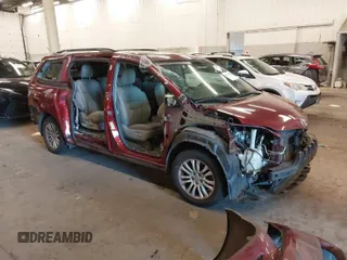 2016 Toyota Sienna XLE with VIN 5TDYK3DCXGS697980, listed as a IAAI auction lot 41500895 with 94,750 mi miles. Bid and sale history available at carsss.com. Image 1.