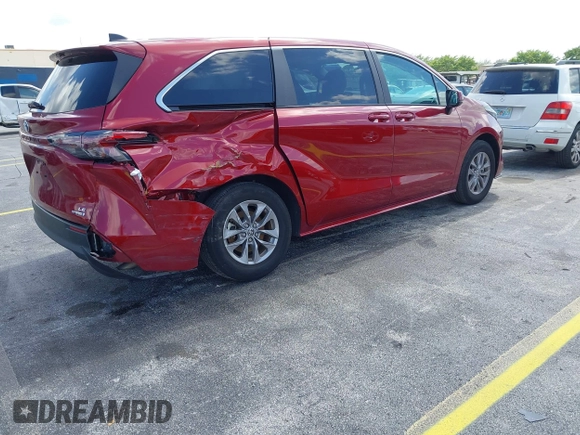 2024 Toyota Sienna LE with VIN 5TDKRKEC4RS188352, listed as a IAAI auction lot 42002909 with 28,307 mi miles. Bid and sale history available at carsss.com. Image 4.