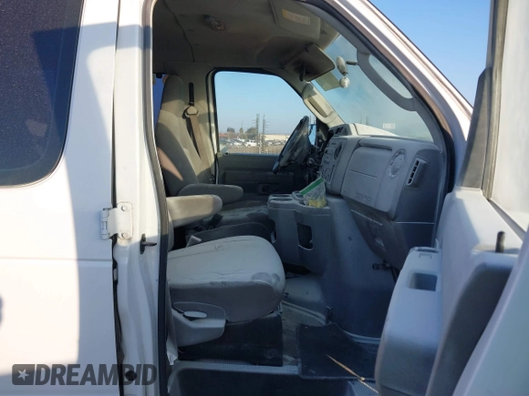 2013 Ford Econoline Passenger XL z VIN 1FMNE1BW1DDA34392, wystawiony jako IAAI lot #41420532 z przebiegiem 65 743 mil mil oraz . Historia ofert i sprzedaży dostępna na DreamBid. Obrazek 5.