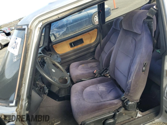 1987 Saab 900 z VIN YS3AK35D8H2020243, wystawiony jako Copart lot #47843125 z przebiegiem 112 526 mil mil oraz Tytuł czysty. Historia ofert i sprzedaży dostępna na DreamBid. Obrazek 7.