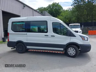 2020 Ford Transit Passenger XL z VIN 1FDZK1C82LKA79233, wystawiony jako IAAI lot #42766871 z przebiegiem 32 428 mil mil oraz . Historia ofert i sprzedaży dostępna na DreamBid. Obrazek 13.