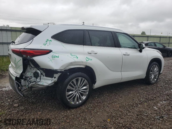 2022 Toyota Highlander Platinum z VIN 5TDFZRBH0NS190765, wystawiony jako Copart lot #57772435 z przebiegiem 33 939 mil mil oraz Szkoda całkowita • Salvage title. Historia ofert i sprzedaży dostępna na DreamBid. Obrazek 3.