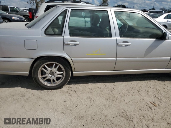 2000 Volvo S70 z VIN YV1LS56DXY2671099, wystawiony jako Copart lot #75080174 z przebiegiem Nie podano mil oraz Nie do naprawy • Non repairable. Historia ofert i sprzedaży dostępna na DreamBid. Obrazek 12.