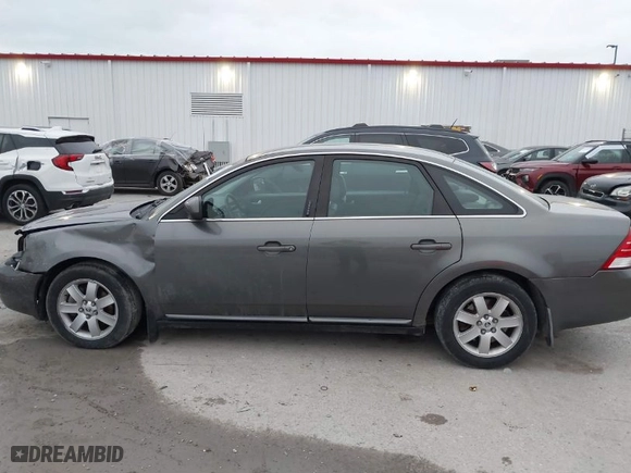 2006 Mercury Montego Luxury with VIN 1MEFM401X6G611506, listed as a IAAI auction lot 40857200 with 100,130 mi miles. Bid and sale history available at carsss.com. Image 14.