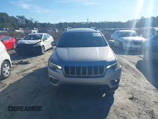 2019 Jeep Cherokee Latitude Plus z VIN 1C4PJLLB0KD448373, wystawiony jako IAAI lot #41589622 z przebiegiem 75 835 mil mil oraz . Historia ofert i sprzedaży dostępna na DreamBid. Obrazek 13.