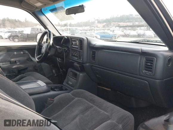 2000 Chevrolet Silverado 1500 LS with VIN 1GCEK19T4YZ243353, listed as a IAAI auction lot 41469904 with 251,712 mi miles. Bid and sale history available at carsss.com. Image 5.