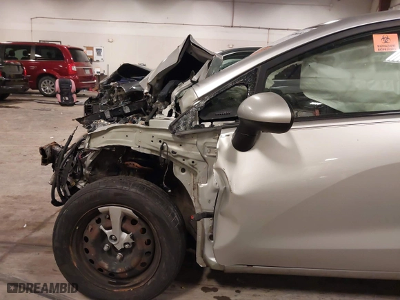 2013 Kia Rio LX with VIN KNADM5A31D6274318, listed as a IAAI auction lot 40986091 with 182,000 mi miles. Bid and sale history available at carsss.com. Image 17.