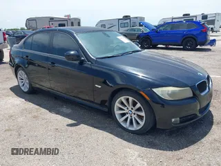 2011 BMW 3 Series 328i z VIN WBAPH7C52BE682728, wystawiony jako IAAI lot #42365234 z przebiegiem Nie podano mil oraz . Historia ofert i sprzedaży dostępna na DreamBid. Obrazek 1.