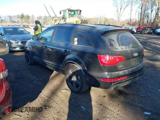 2014 Audi Q7 3.0T S line Prestige with VIN WA1DGAFE5ED013147, listed as a IAAI auction lot 41432296 with 121,861 mi miles. Bid and sale history available at carsss.com. Image 3.