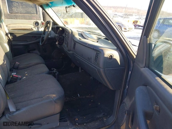 2002 Chevrolet Silverado 1500 with VIN 1GCEC14W72Z101617, listed as a IAAI auction lot 41618287 with 62,958 mi miles. Bid and sale history available at carsss.com. Image 5.