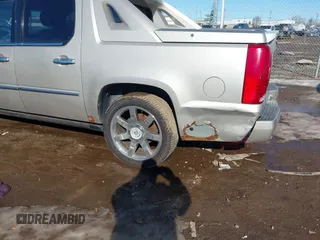 2008 Cadillac Escalade EXT z VIN 3GYFK62828G128252, wystawiony jako IAAI lot #41409193 z przebiegiem 151 328 mil mil oraz . Historia ofert i sprzedaży dostępna na DreamBid. Obrazek 6.