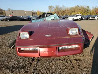 1988 Chevrolet Corvette z VIN 1G1YY2184J5119291, wystawiony jako Copart lot #77069494 z przebiegiem Nie podano mil oraz Szkoda całkowita • Salvage title. Historia ofert i sprzedaży dostępna na DreamBid. Obrazek 5.