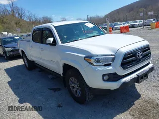 2017 Toyota Tacoma SR5 with VIN 5TFDZ5BN0HX014237, listed as a IAAI auction lot 41887213 with 195,735 mi miles. Bid and sale history available at carsss.com. Image 1.