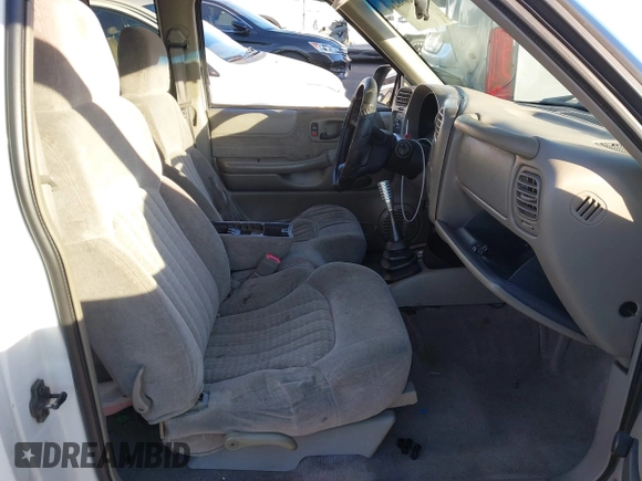 2001 Chevrolet S-10 LS with VIN 1GCCS195X1K143328, listed as a IAAI auction lot 41420982 with 282,852 mi miles and . Bid and sale history available at DreamBid. Image 5.