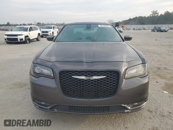 2019 Chrysler 300 S z VIN 2C3CCABG5KH585486, wystawiony jako Copart lot #48126285 z przebiegiem 131 088 mil mil oraz Szkoda całkowita • Salvage title. Historia ofert i sprzedaży dostępna na DreamBid. Obrazek 5.