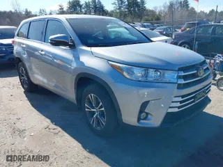 2018 Toyota Highlander LE with VIN 5TDBZRFH1JS490107, listed as a IAAI auction lot 41880092 with 53,710 mi miles. Bid and sale history available at carsss.com. Image 1.