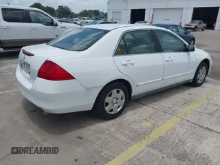 2007 Honda Accord LX z VIN 1HGCM56427A190270, wystawiony jako IAAI lot #42448302 z przebiegiem 145 180 mil mil oraz . Historia ofert i sprzedaży dostępna na DreamBid. Obrazek 4.