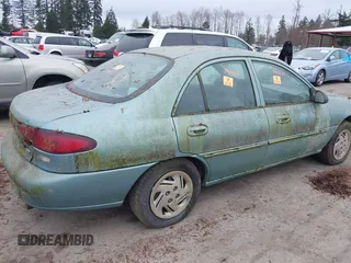 1998 Ford Escort SE z VIN 1FAFP13P5WW267120, wystawiony jako IAAI lot #41817184 z przebiegiem 167 299 mil mil oraz . Historia ofert i sprzedaży dostępna na DreamBid. Obrazek 6.