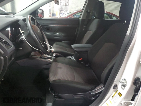 2018 Mitsubishi Outlander ES z VIN JA4AP3AUXJU016309, wystawiony jako Copart lot #58558895 z przebiegiem 68 421 mil mil oraz Szkoda całkowita • Salvage title. Historia ofert i sprzedaży dostępna na DreamBid. Obrazek 7.