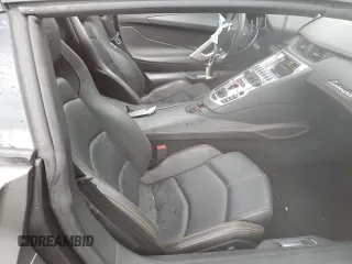 2014 Lamborghini Aventador z VIN ZHWUR1ZD6ELA03035, wystawiony jako Copart lot #66784084 z przebiegiem 23 771 mil mil oraz Szkody całkowita. Historia ofert i sprzedaży dostępna na DreamBid. Obrazek 10.