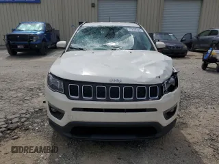 2020 Jeep Compass Latitude with VIN 3C4NJCBB3LT235180, listed as a Copart auction lot 57204295 with 74,821 mi miles and Salvage title. Bid and sale history available at DreamBid. Image 5.