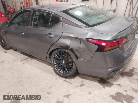 2019 Nissan Altima 2.5 SR with VIN 1N4BL4CV3KC139741, listed as a IAAI auction lot 41099549 with 85,373 mi miles. Bid and sale history available at carsss.com. Image 3.