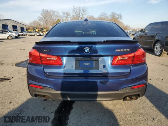 2020 BMW 5 Series M550i xDrive z VIN WBAJS7C06LBN95994, wystawiony jako Copart lot #47009075 z przebiegiem Nie podano mil oraz Szkoda całkowita • Salvage title. Historia ofert i sprzedaży dostępna na DreamBid. Obrazek 6.