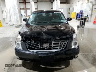 2010 Cadillac DTS 1SC z VIN 1G6KD5EY7AU128077, wystawiony jako Copart lot #58089475 z przebiegiem 203 830 mil mil oraz Szkody całkowita. Historia ofert i sprzedaży dostępna na DreamBid. Obrazek 5.