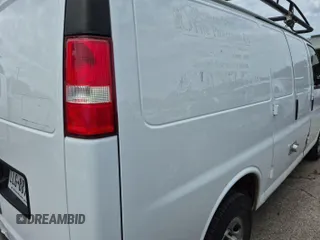 2019 Chevrolet Express Cargo с VIN 1GCWGAFP8K1160429, выставлен на аукционе IAAI как лот 42556044 с пробегом 108 476 миль миль и . История ставок и продаж доступна на DreamBid. Изображение 4.