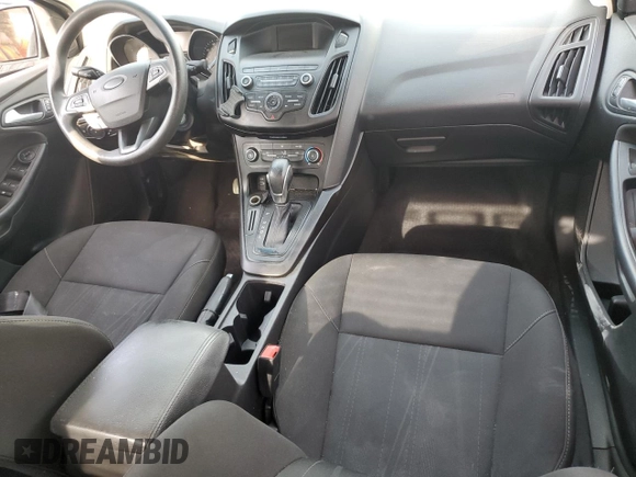 2018 Ford Focus SE z VIN 1FADP3F29JL272804, wystawiony jako Copart lot #49612625 z przebiegiem Nie podano mil oraz Czysty tytuł • Clean title. Historia ofert i sprzedaży dostępna na DreamBid. Obrazek 8.